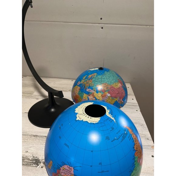 World globe that spins and has stand - Picture 3 of 3